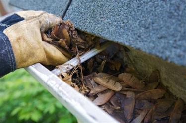 Cleaning gutter in Weed, CA.